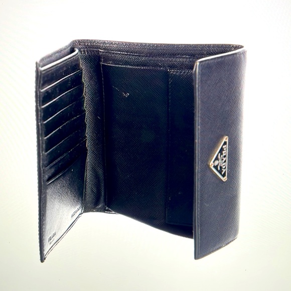 Prada leather wallet - Picture 2 of 10